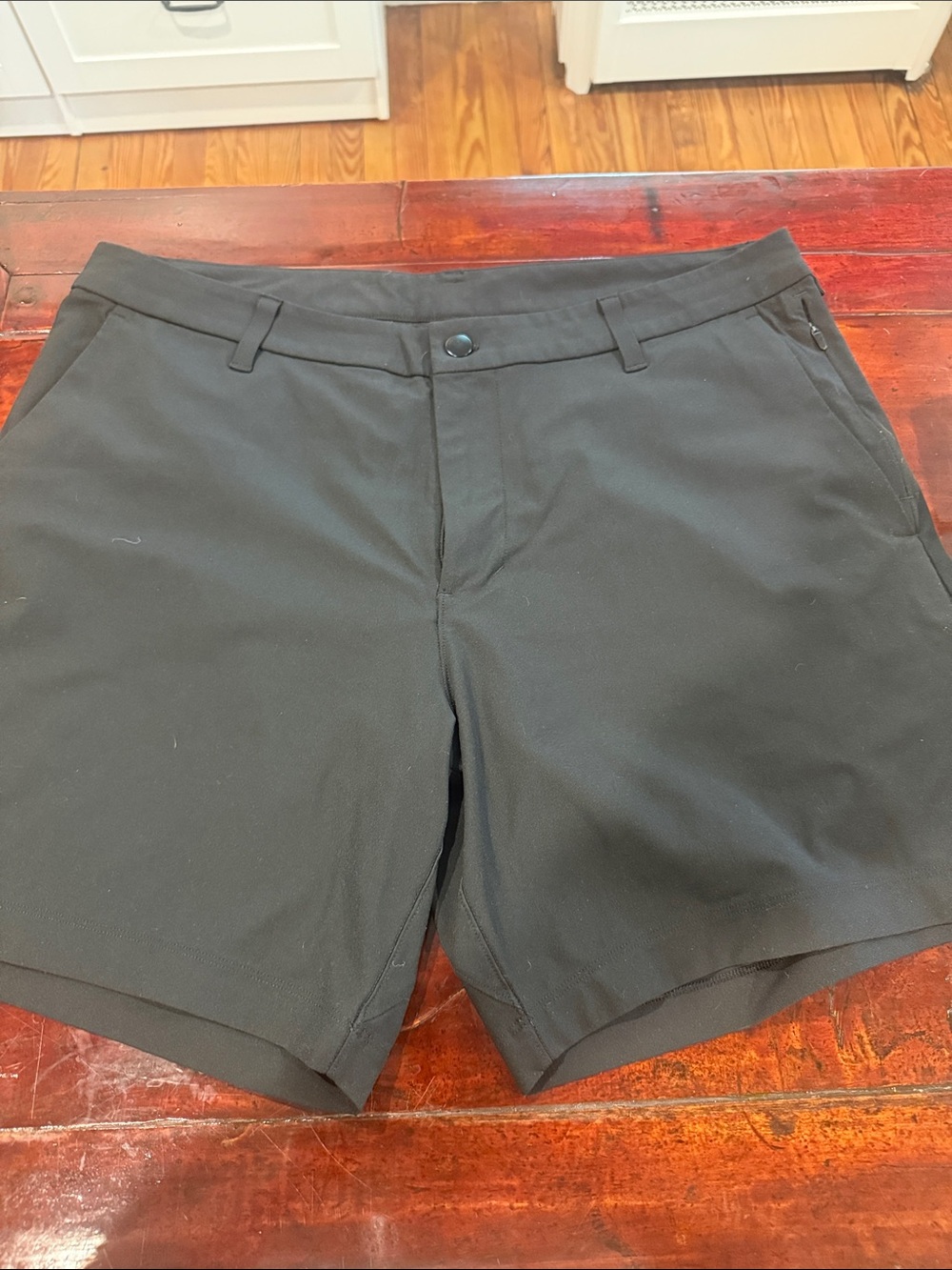lululemon athletica Men's Black Flat-Front Everyday Shorts